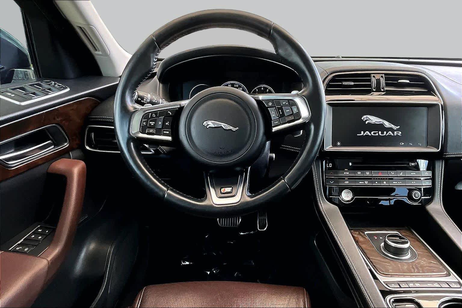 Used 2017 Jaguar F-PACE S AWD/4WD image 6