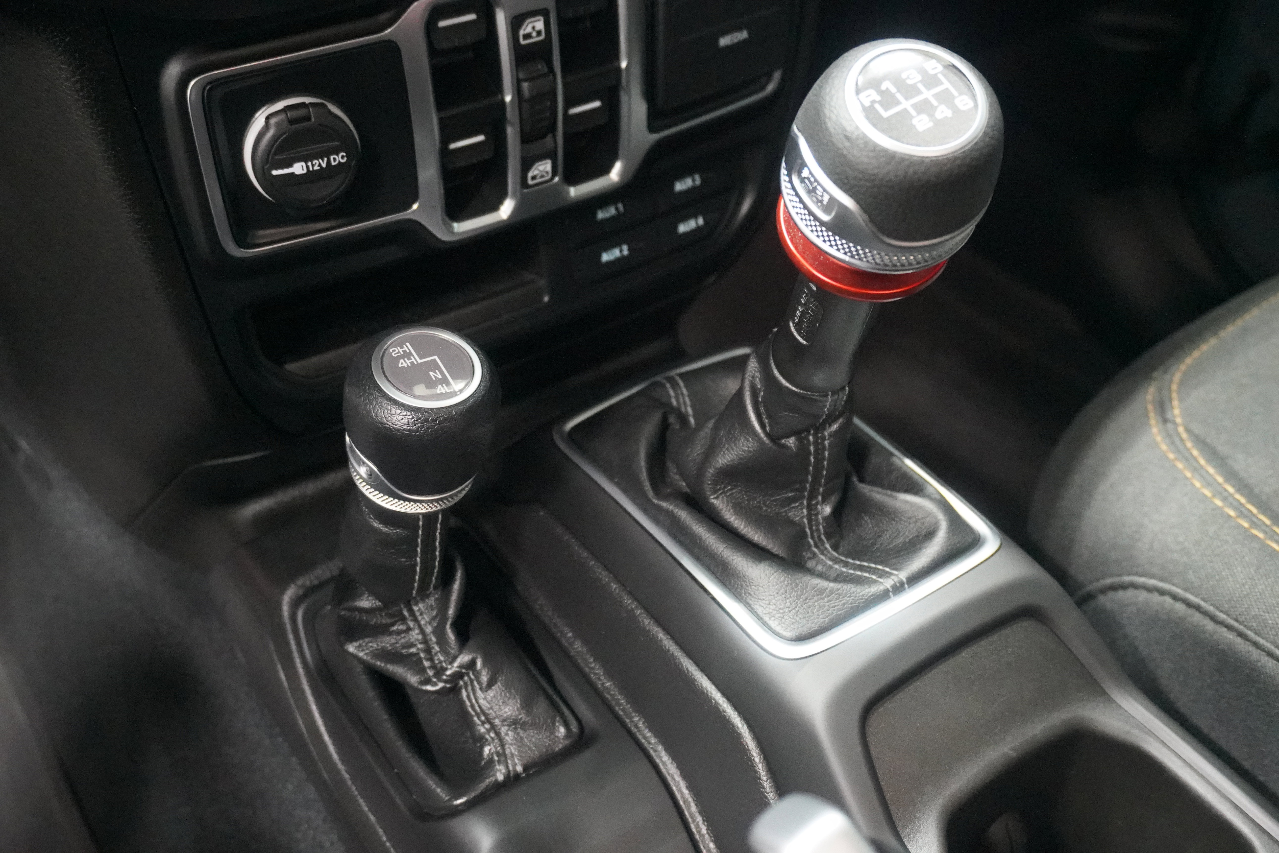 Used 2024 Jeep Gladiator Sport AWD/4WD image 23