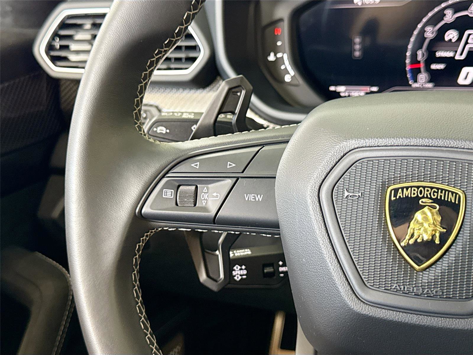 Used 2024 Lamborghini Urus Performante AWD/4WD image 23