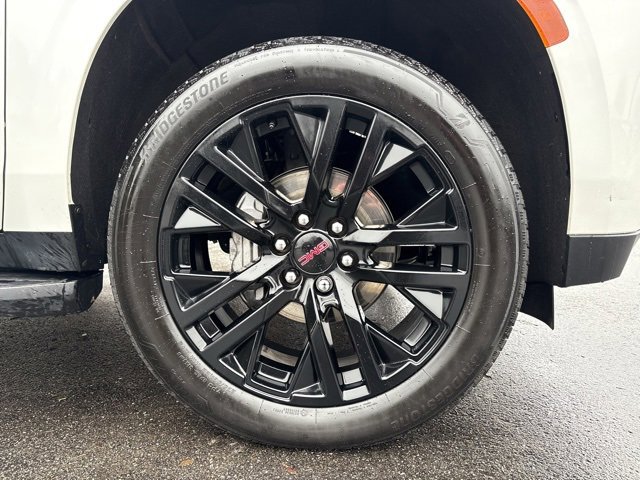 Used 2024 GMC Yukon XL SLT w/ SLT Premium Package image 18