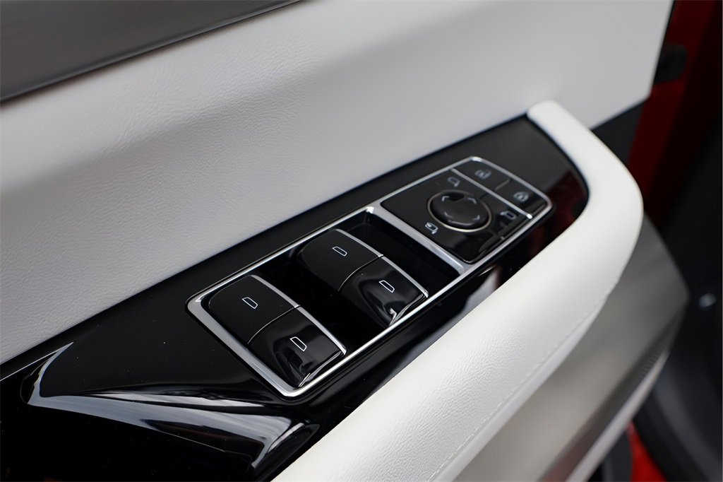 New 2026 Cadillac Vistiq Luxury image 14