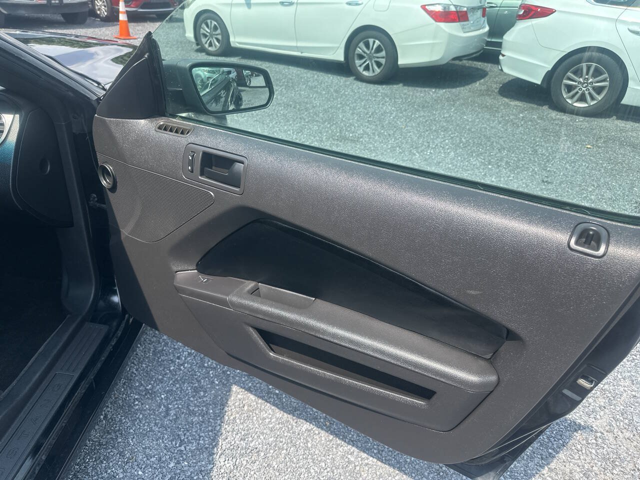 Used 2013 Ford Mustang Coupe RWD image 12