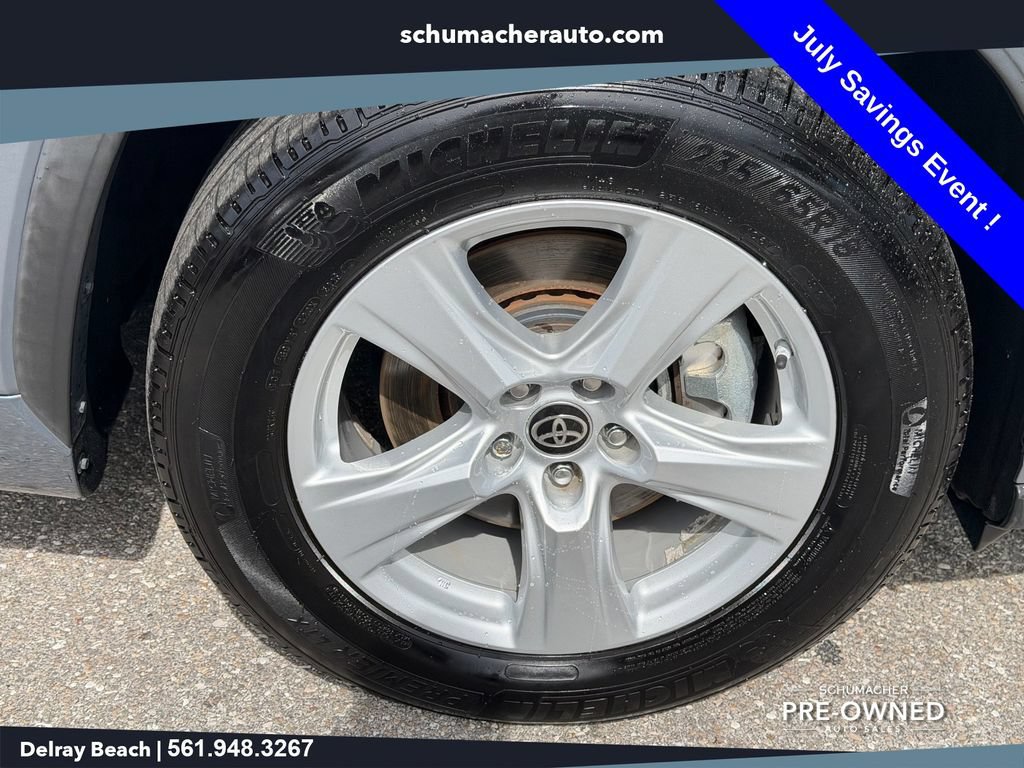 Used 2021 Toyota Highlander LE FWD image 18