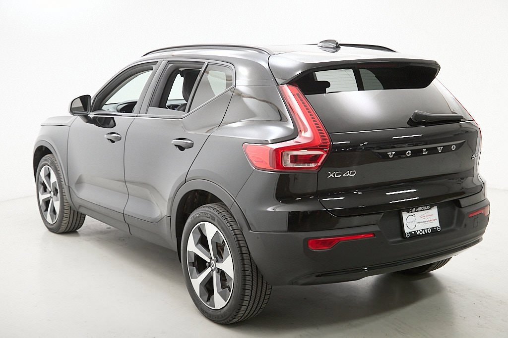 Certified 2024 Volvo XC40 B5 Plus w/ Climate Package image 7