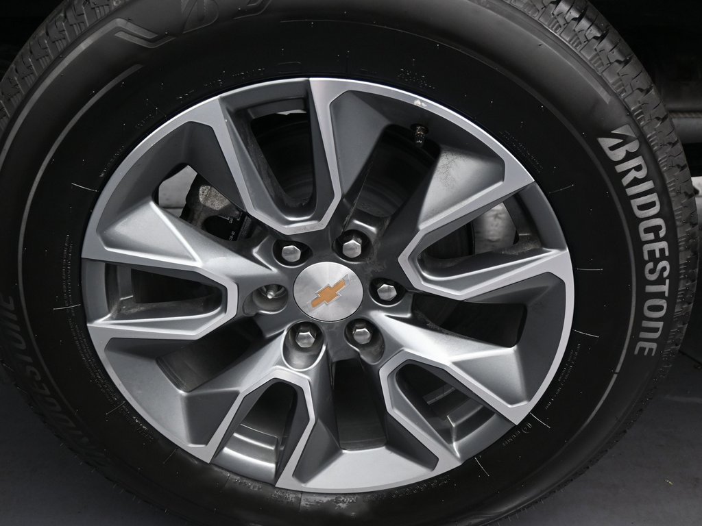 Used 2025 Chevrolet Silverado 1500 LT AWD/4WD image 38