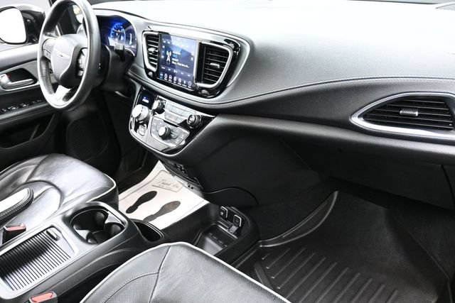 Used 2019 Chrysler Pacifica Limited w/ S Appearance Package FWD image 25