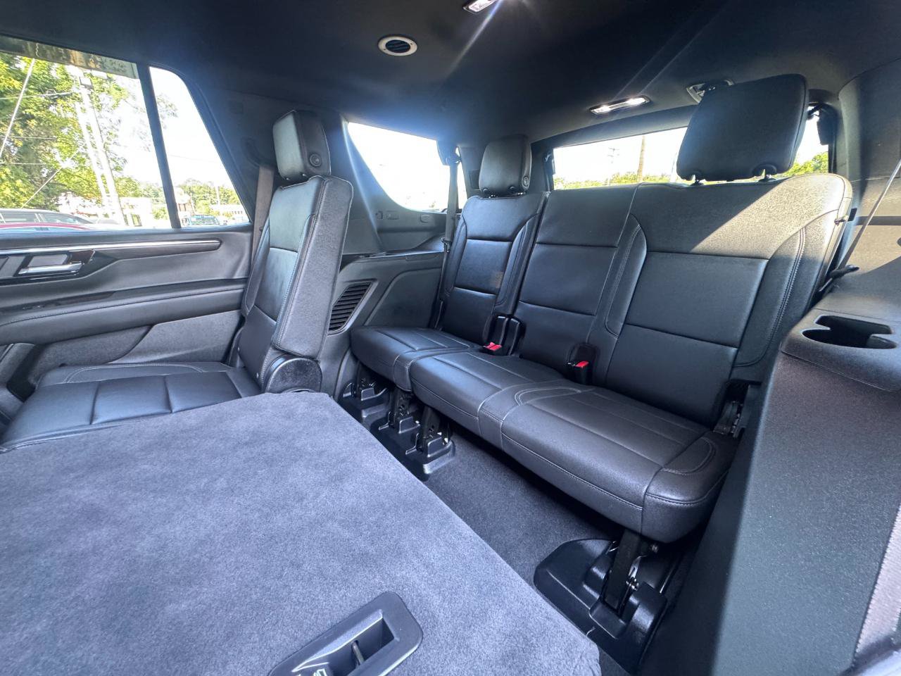 Used 2025 Chevrolet Tahoe LT w/ Comfort Package AWD/4WD image 17