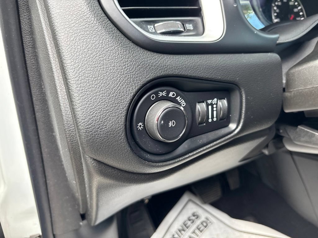 Used 2021 Jeep Renegade Latitude AWD/4WD image 16
