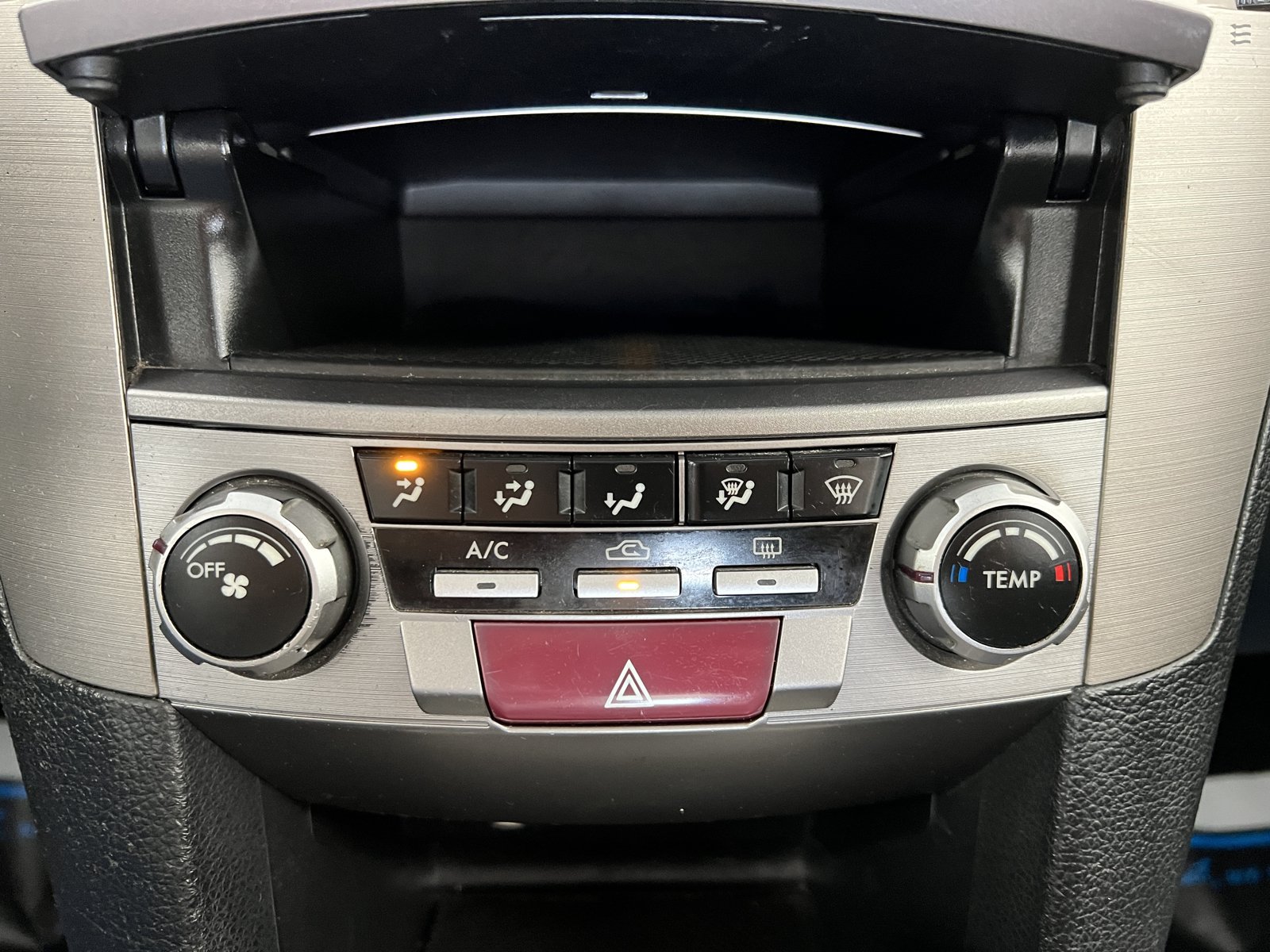 Used 2011 Subaru Legacy 2.5i Premium AWD/4WD image 19