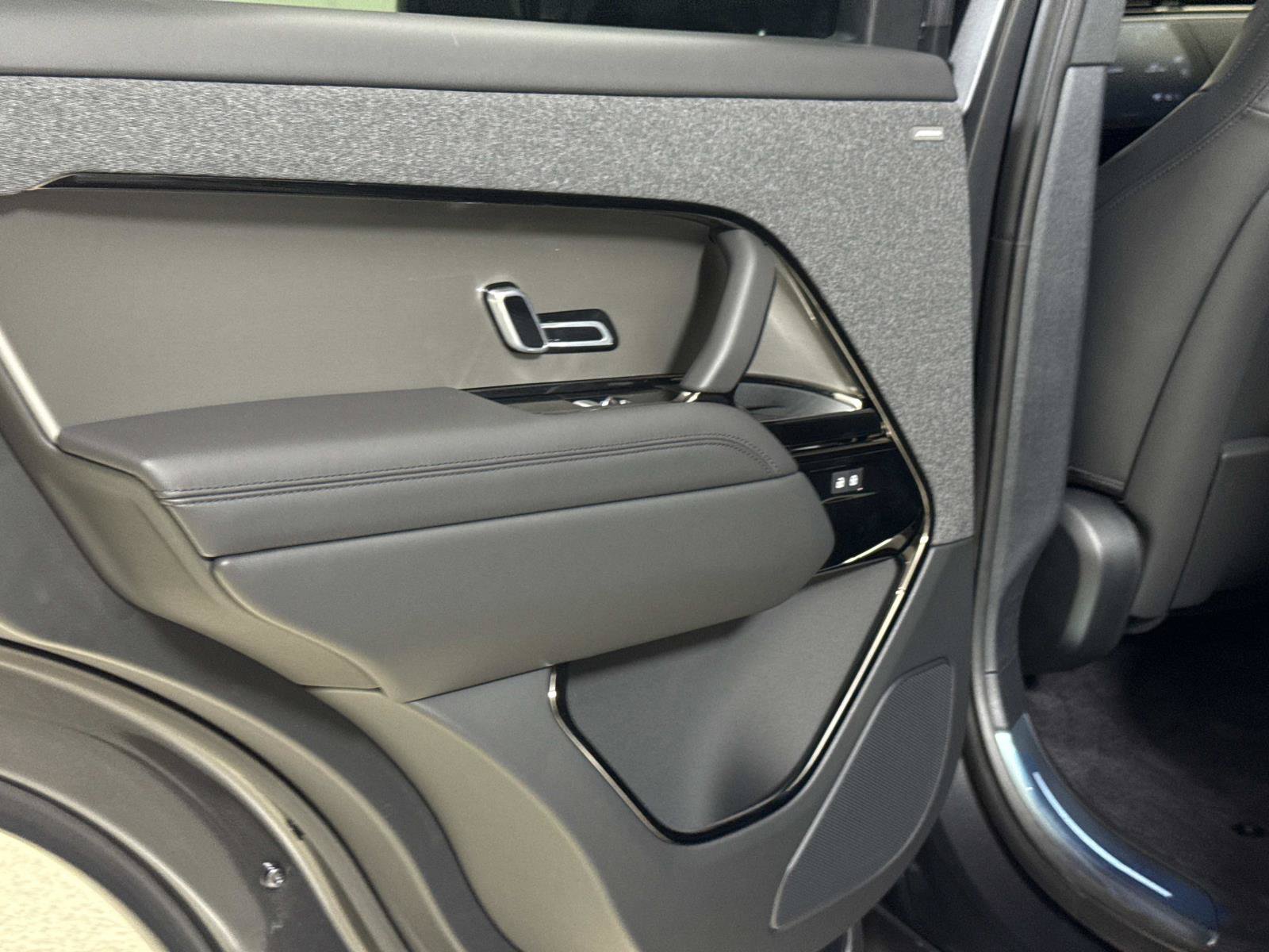 New 2026 Land Rover Range Rover Sport SE AWD/4WD image 13