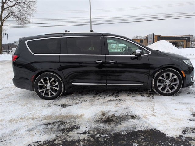 Used 2019 Chrysler Pacifica Limited w/ Tire & Wheel Group image 2