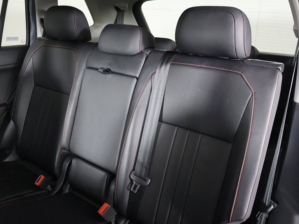 Used 2024 Volkswagen Tiguan SE image 32