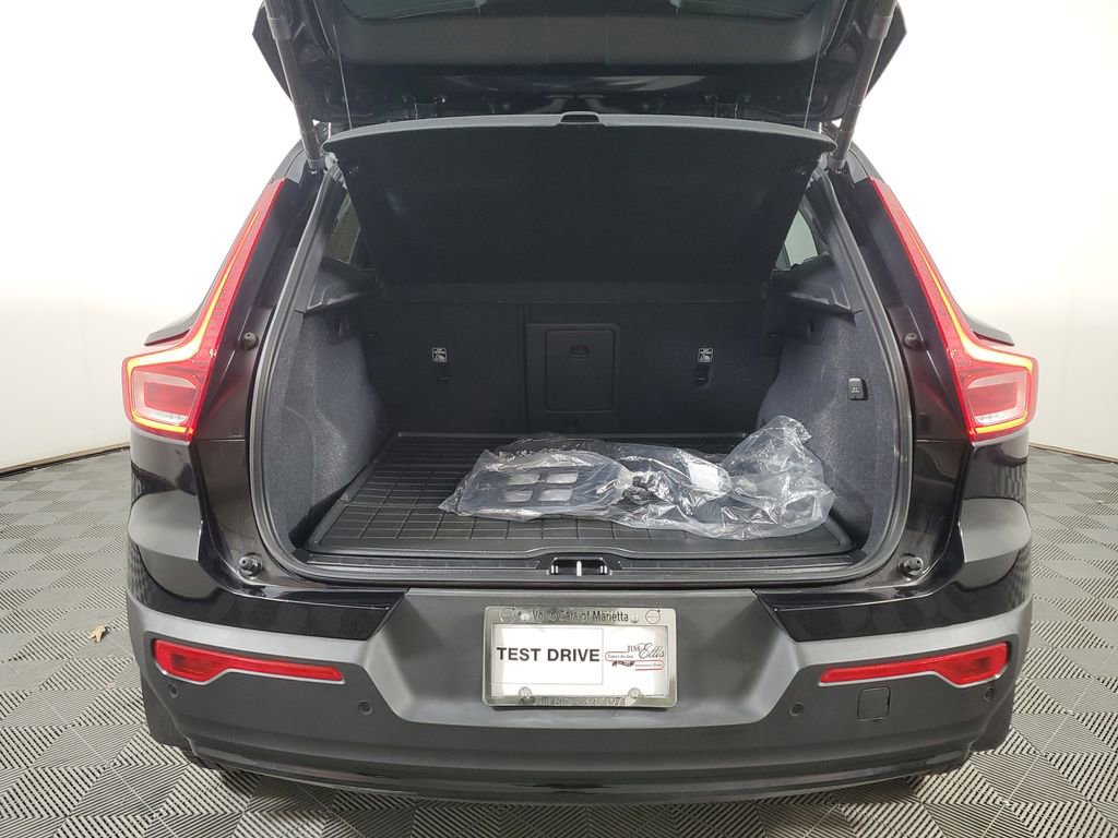 Certified 2026 Volvo XC40 B5 Ultra w/ Climate Package image 11
