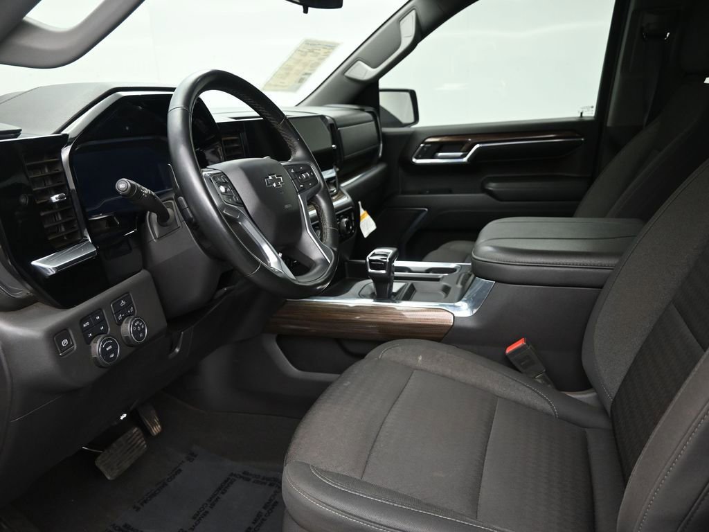 Used 2024 Chevrolet Silverado 1500 LT Trail Boss AWD/4WD image 11