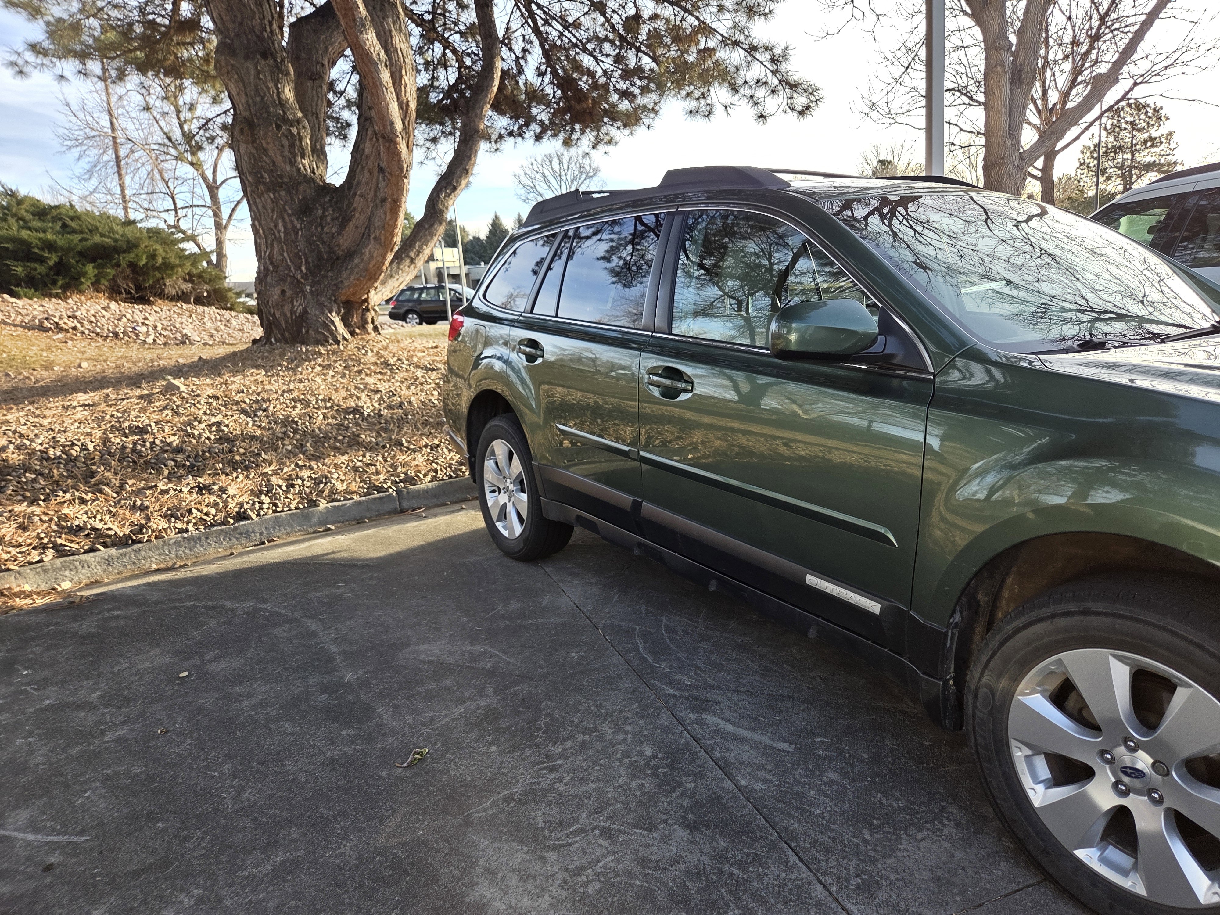 Used 2012 Subaru Outback 2.5i Limited w/ Moonroof Pkg image 4