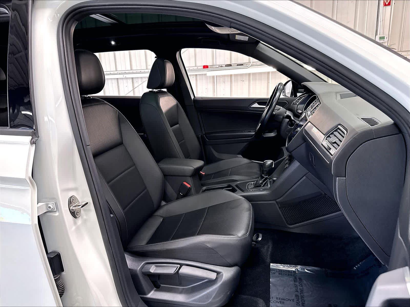 Used 2020 Volkswagen Tiguan SE R-Line FWD image 32