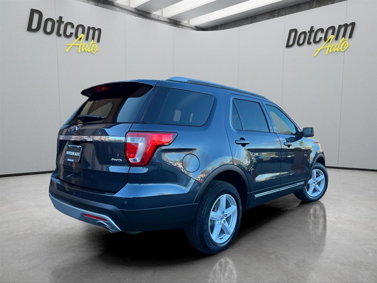 Used 2017 Ford Explorer XLT AWD/4WD image 12