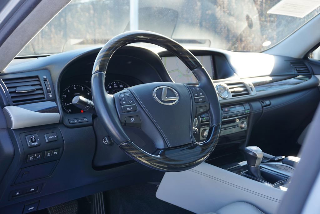 Used 2016 Lexus LS 460 L image 10
