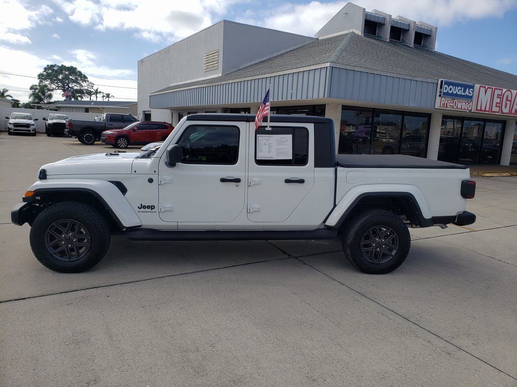 Used 2024 Jeep Gladiator Sport image 4