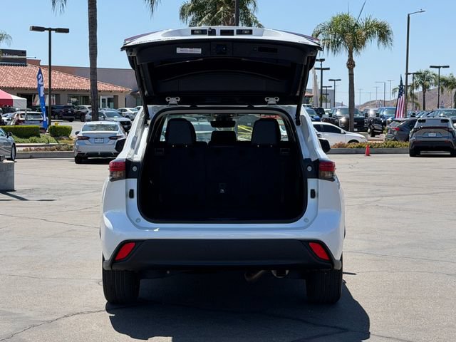 Used 2023 Toyota Highlander XLE FWD image 6