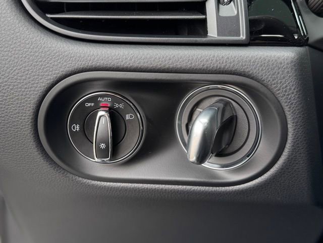 Certified 2025 Porsche Macan image 16