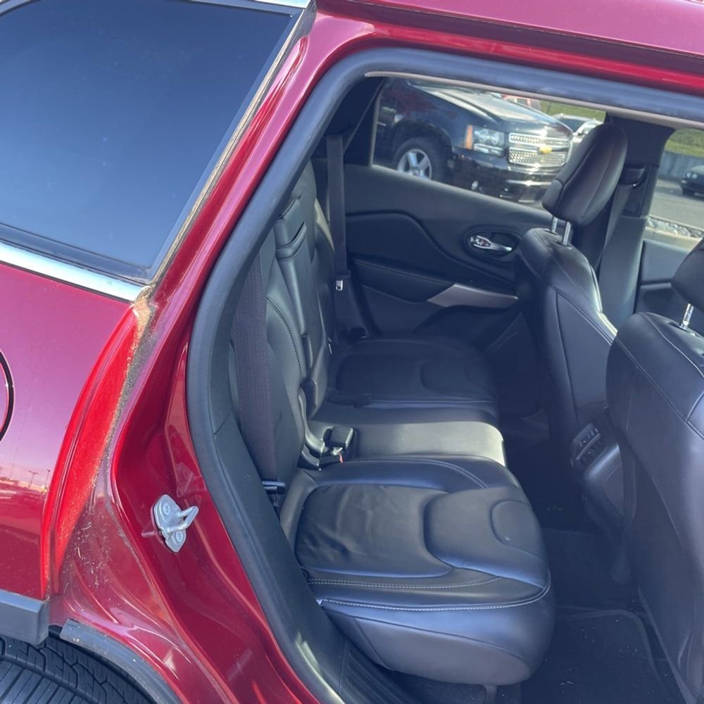 Used 2017 Jeep Cherokee Limited image 10