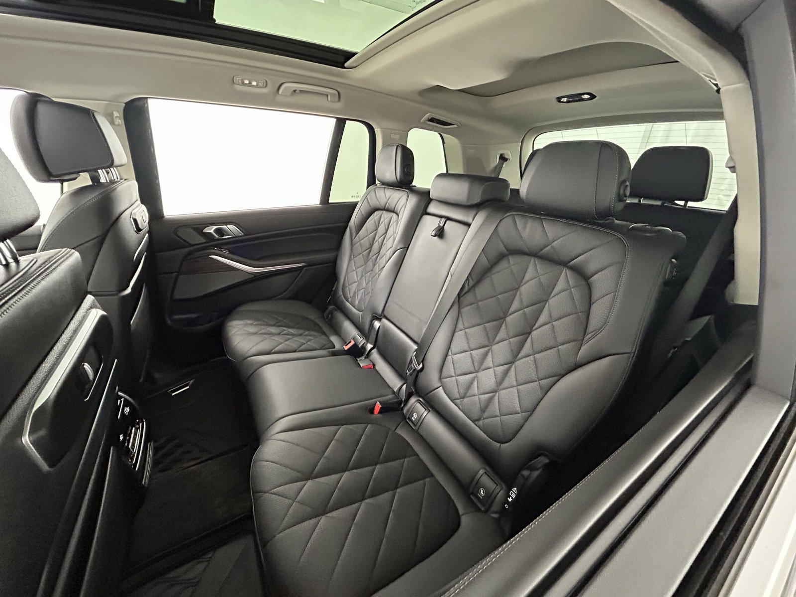 Used 2024 BMW X7 xDrive40i image 33
