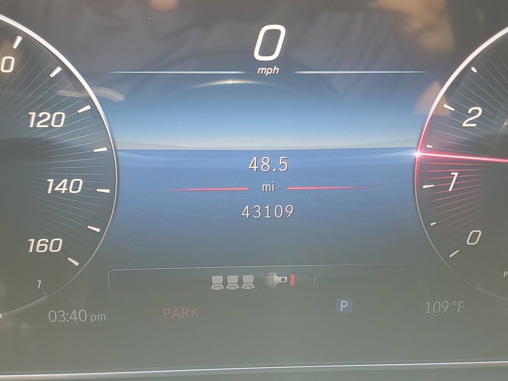 Used 2023 Mercedes-Benz C 300 Sedan image 4