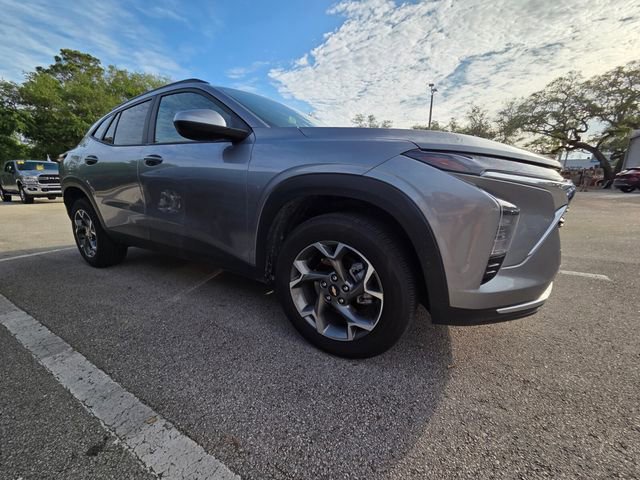 Used 2025 Chevrolet Trax LT w/ LT Convenience Package FWD image 3