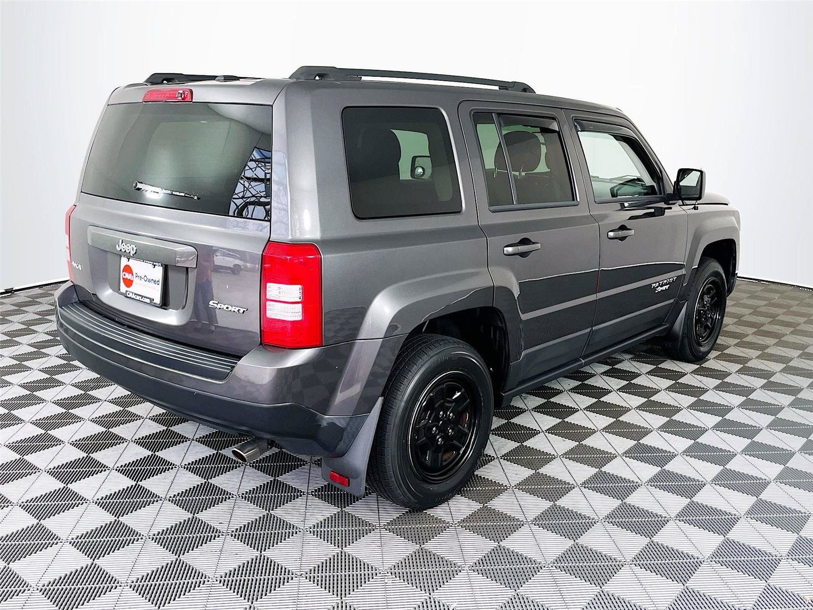 Used 2017 Jeep Patriot Sport w/ Power Value Group AWD/4WD image 9