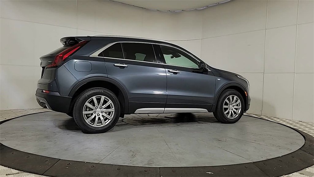 Certified 2020 Cadillac XT4 Premium Luxury w/ Cold Weather Package image 8