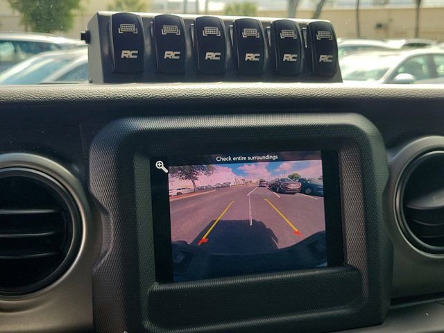 Used 2021 Jeep Gladiator Sport image 25