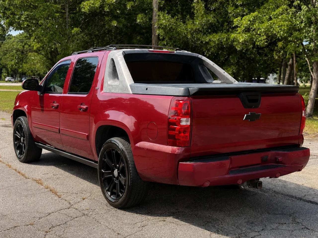 Used 2007 Chevrolet Avalanche LTZ w/ LTZ Preferred Equipment Group RWD image 3