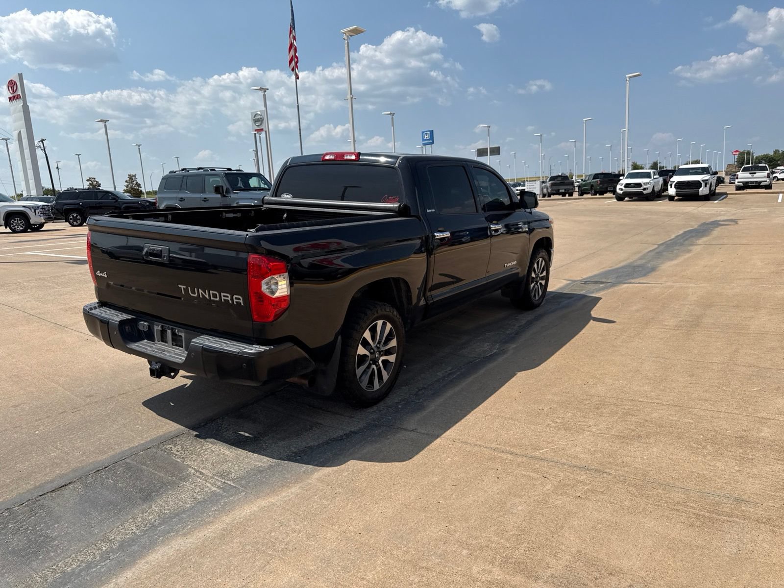Used 2018 Toyota Tundra Limited w/ Limited Premium Package AWD/4WD image 22