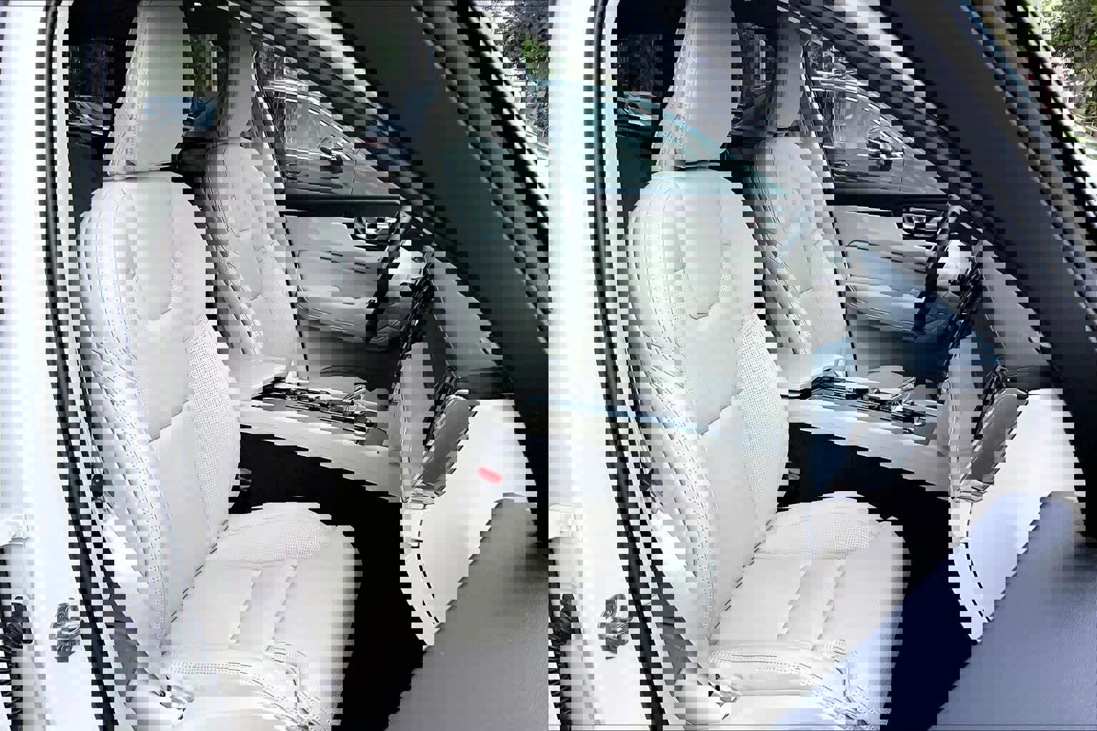 Used 2023 Volvo XC60 B5 Ultimate w/ Climate Package image 9