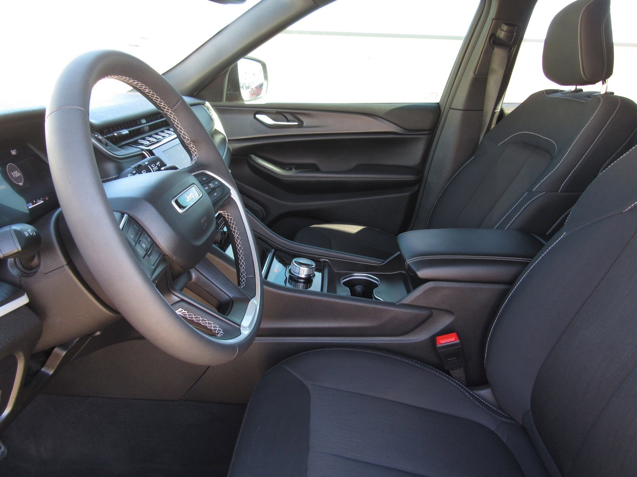 Used 2024 Jeep Grand Cherokee Laredo X w/ Trailer Tow Package image 14