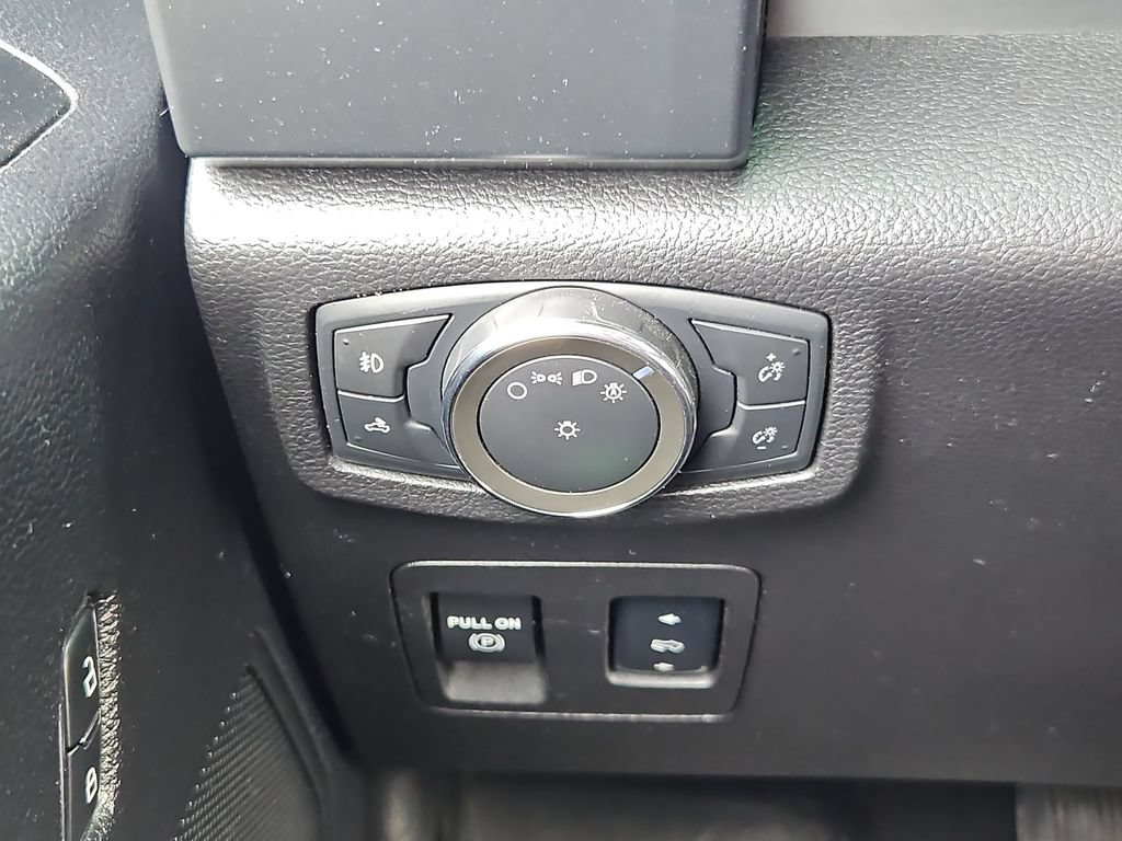Used 2017 Ford F150 XLT w/ Equipment Group 302A Luxury AWD/4WD image 18