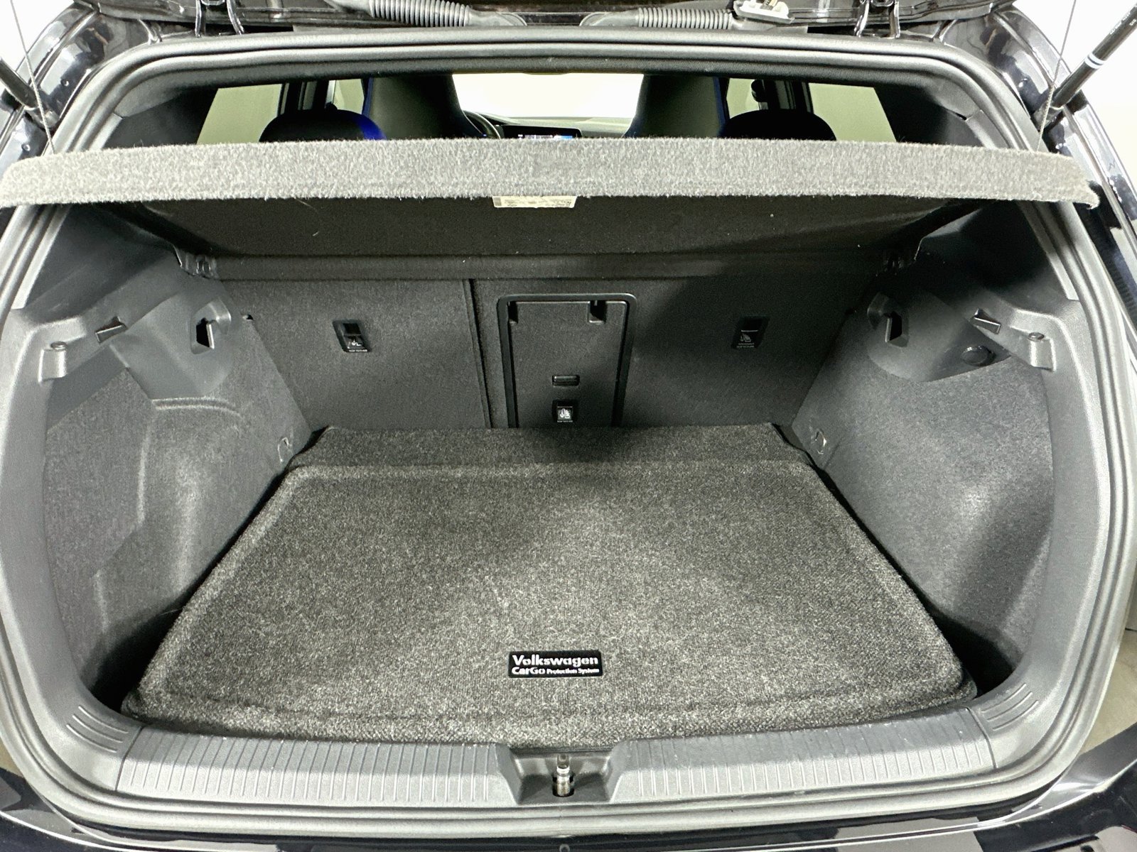 Used 2023 Volkswagen Golf R AWD/4WD image 40