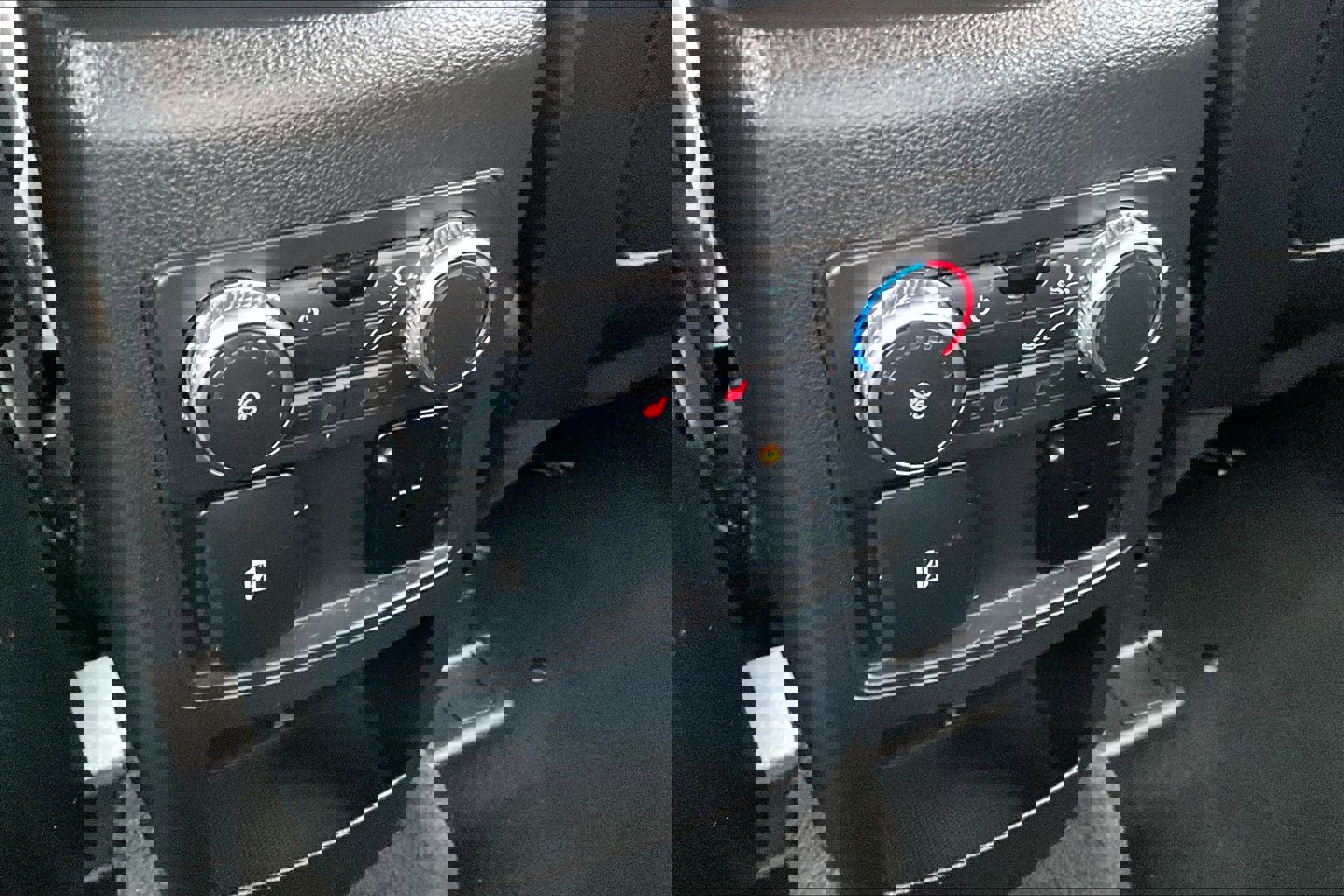 Used 2020 Ford Explorer ST w/ Premium Technology Package image 39