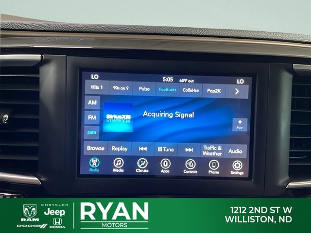 Used 2018 Chrysler Pacifica Touring-L FWD image 18