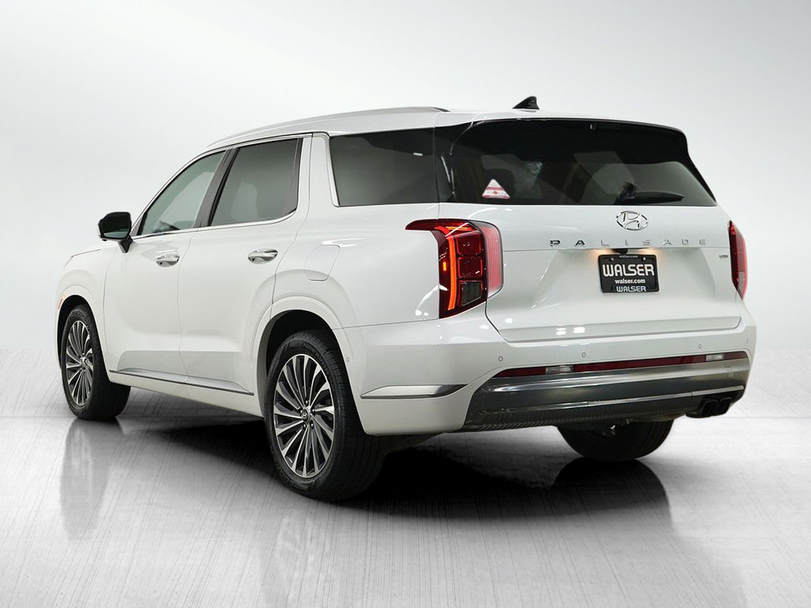 Used 2024 Hyundai Palisade Calligraphy AWD/4WD image 3