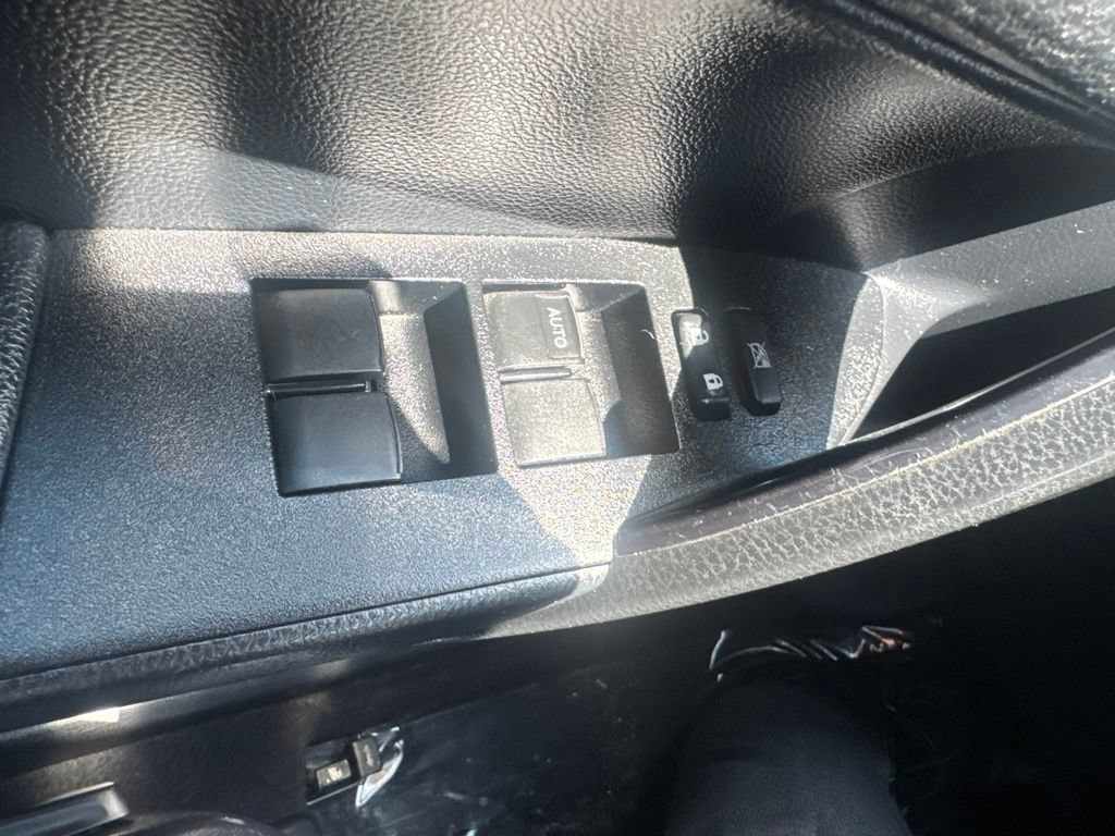 Used 2018 Toyota Corolla XSE FWD image 19