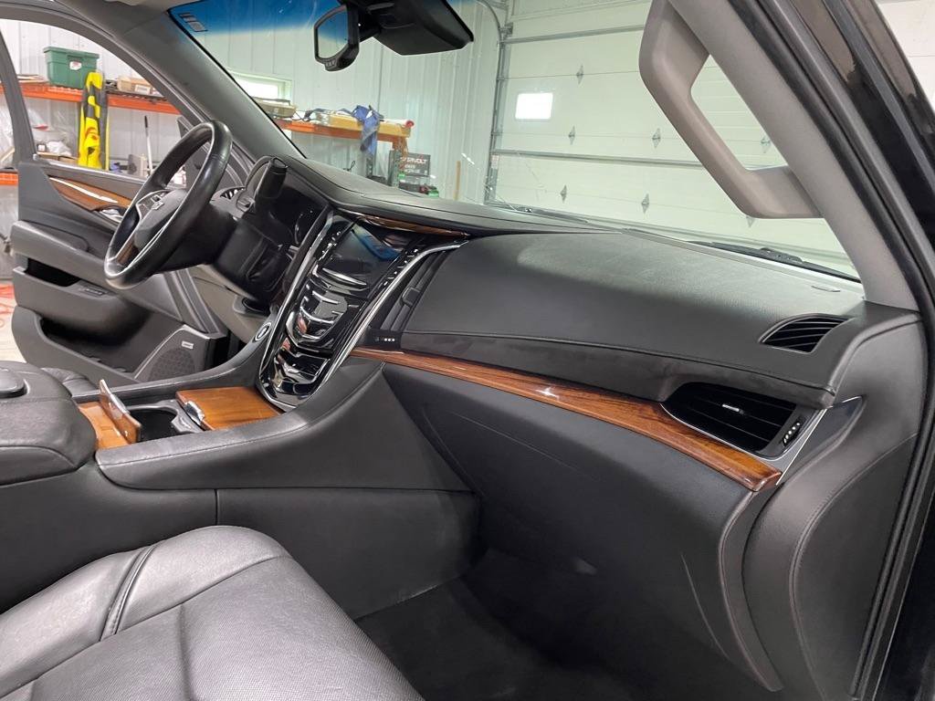 Used 2016 Cadillac Escalade ESV Luxury AWD/4WD image 23