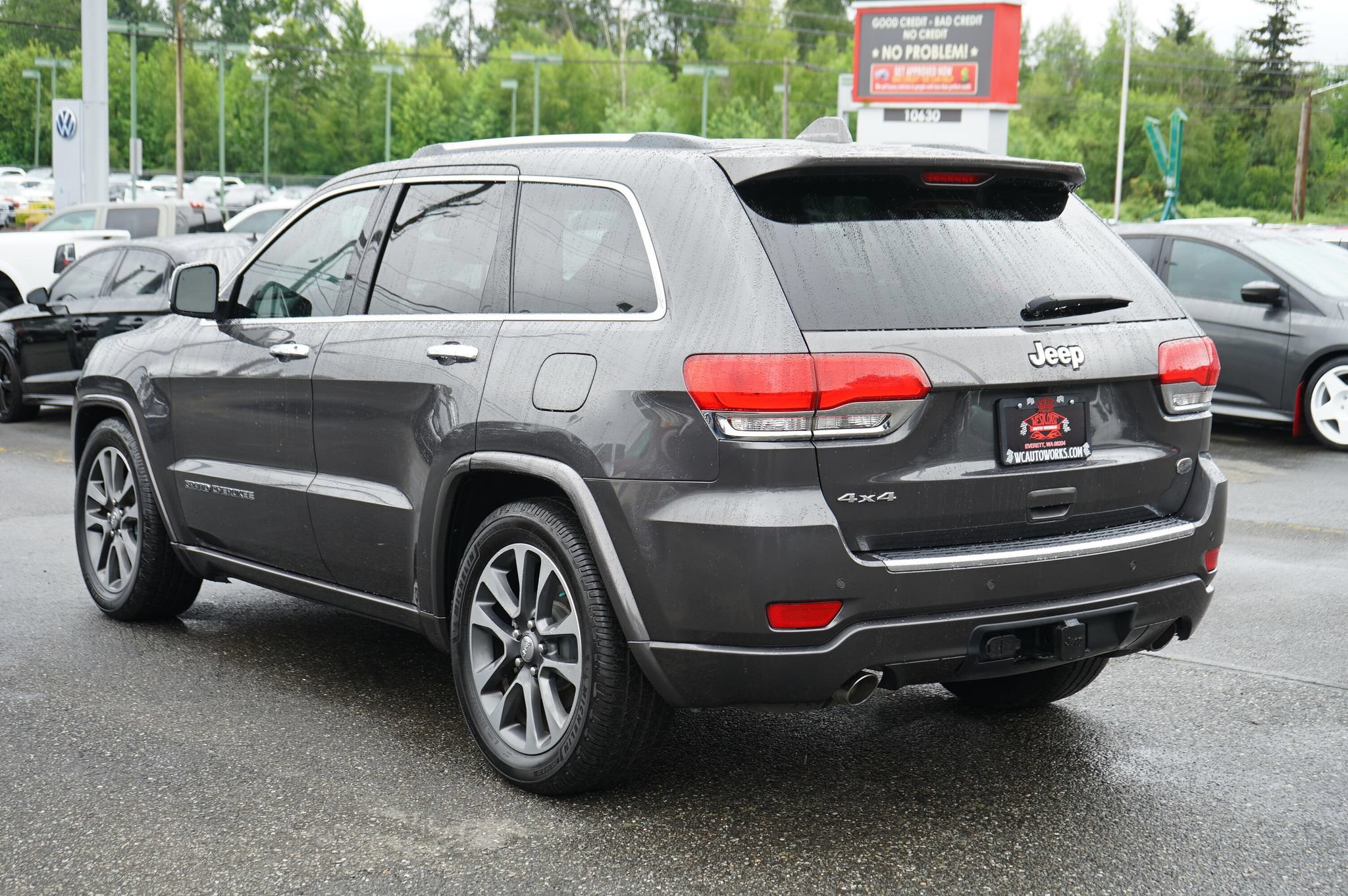Used 2017 Jeep Grand Cherokee Overland AWD/4WD image 3