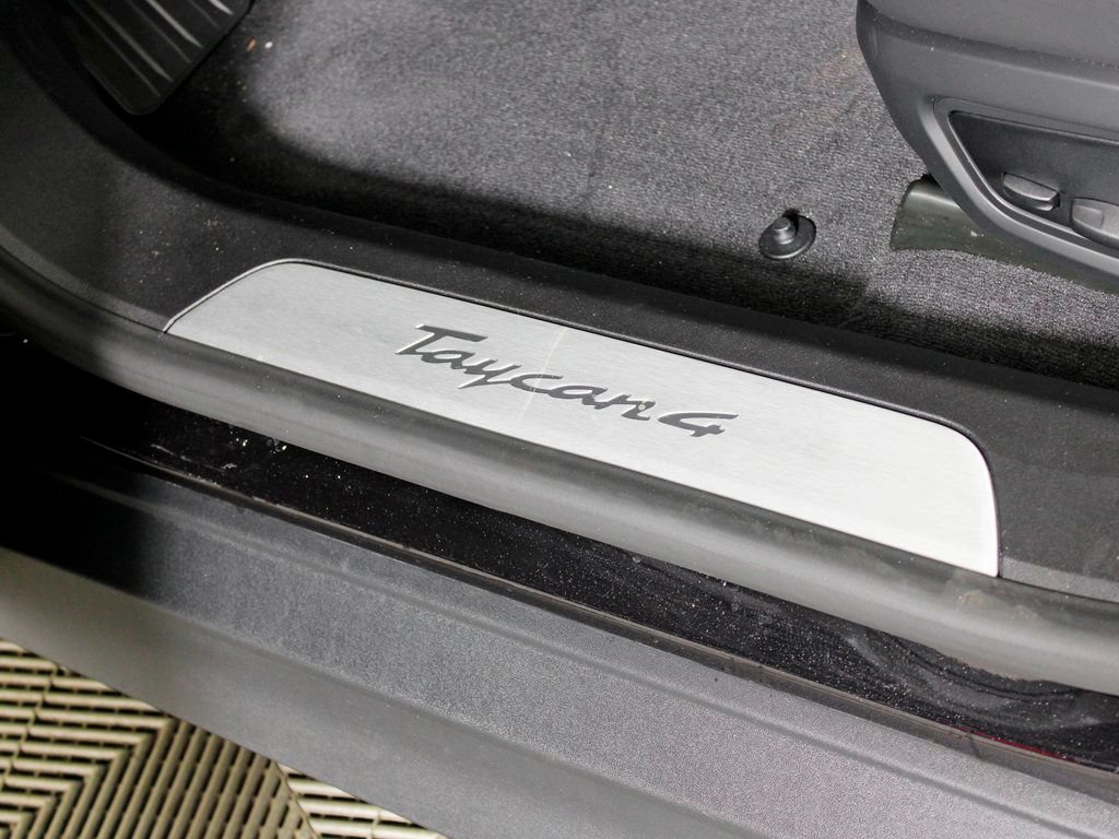 Certified 2026 Porsche Taycan AWD/4WD image 18
