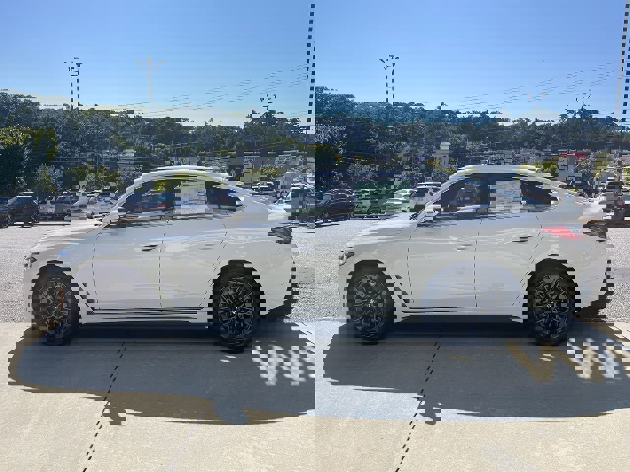 Used 2025 BMW i4 eDrive40 w/ Premium Package image 5