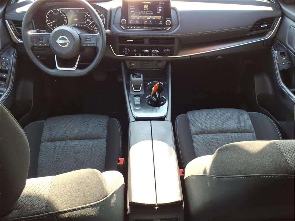 Used 2024 Nissan Rogue SV image 10