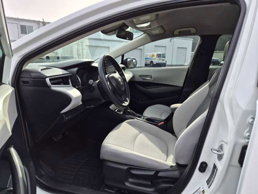 Used 2021 Toyota Corolla LE w/ Carpet Mat Package (TMS) image 11