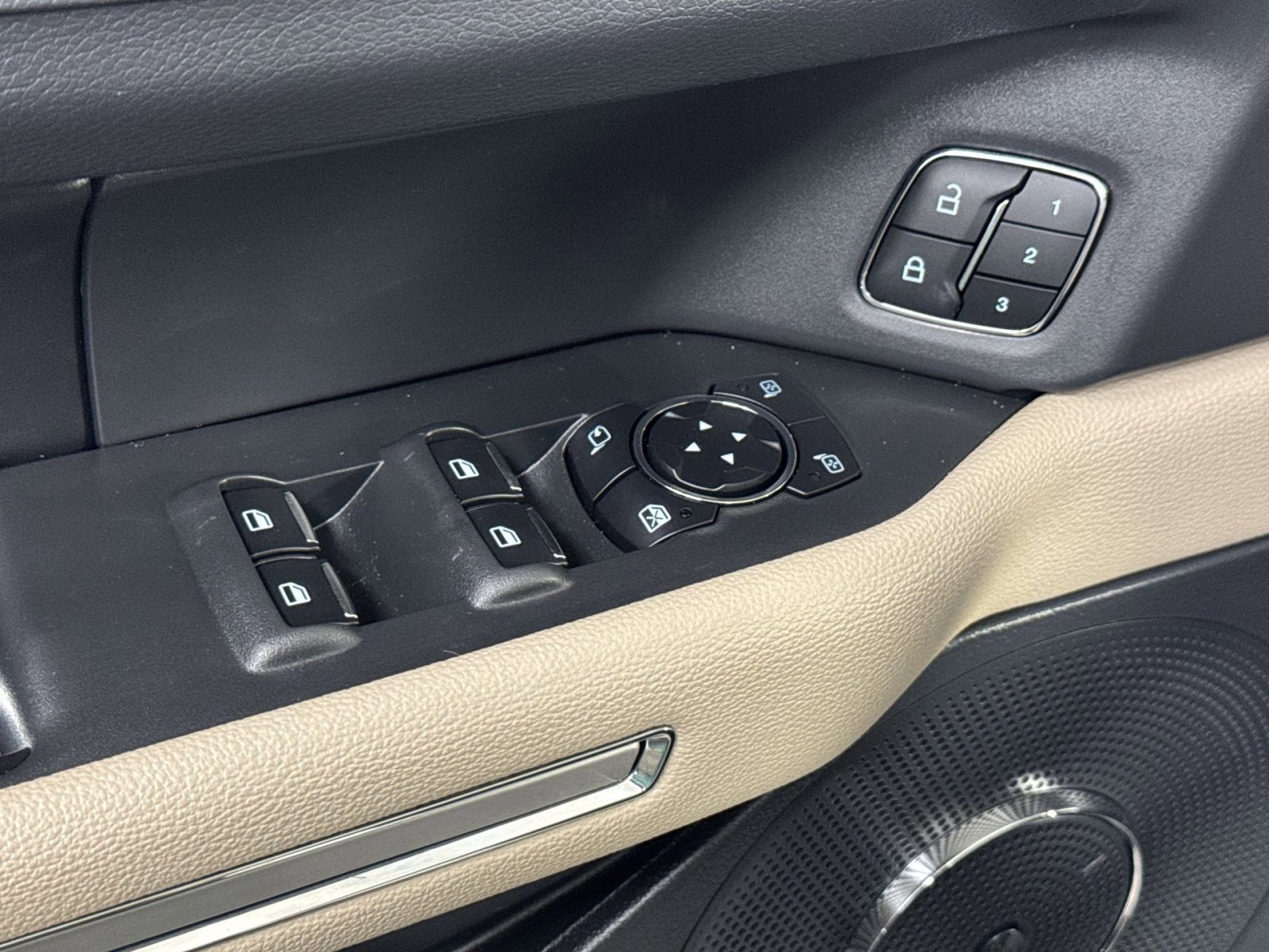 Used 2024 Ford Expedition Limited image 19