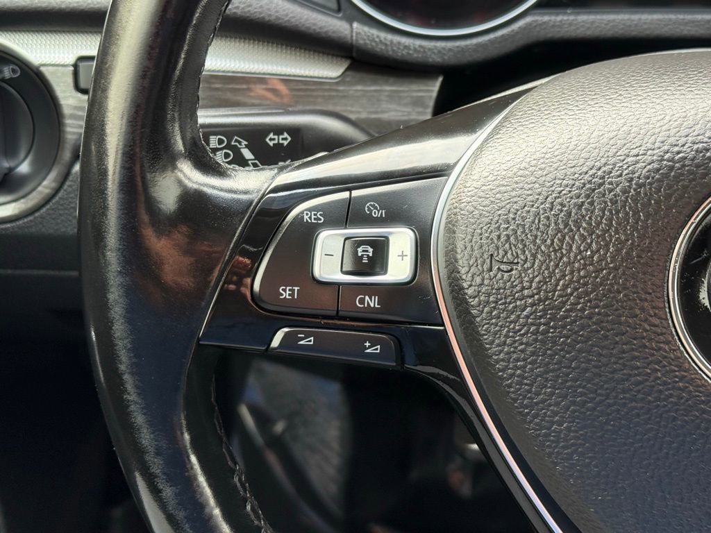 Used 2017 Volkswagen Passat 1.8T SEL Premium image 35